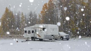00 751 RV camping and travel in snow in winter.aiimg w320h240ar1 - RV Depot -